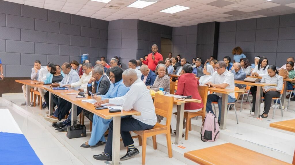 La imagen actual no tiene texto alternativo. El nombre del archivo es: En-segunda-jornada-del-programa-El-Gobierno-en-las-Provincias-se-destacan-avances-de-educacion-en-Barahona.jpg
