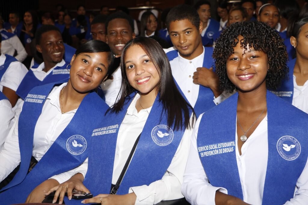 La imagen actual no tiene texto alternativo. El nombre del archivo es: CND-certifica-a-275-estudiantes-como-promotores-de-vida-sana-en-coordinacion-con-MINERD.jpg