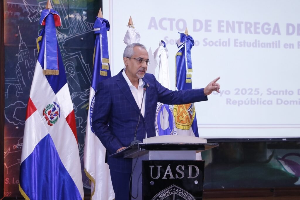 La imagen actual no tiene texto alternativo. El nombre del archivo es: CND-certifica-a-275-estudiantes-como-promotores-de-vida-sana-en-coordinacion-el-MINERD.jpg