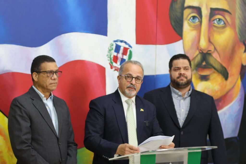 La imagen actual no tiene texto alternativo. El nombre del archivo es: Fuerza-del-Pueblo-A-24-anos-de-la-Ley-de-Seguridad-Social-el-sistema-se-presenta-lleno-de-luces-y-sombras-scaled.jpg