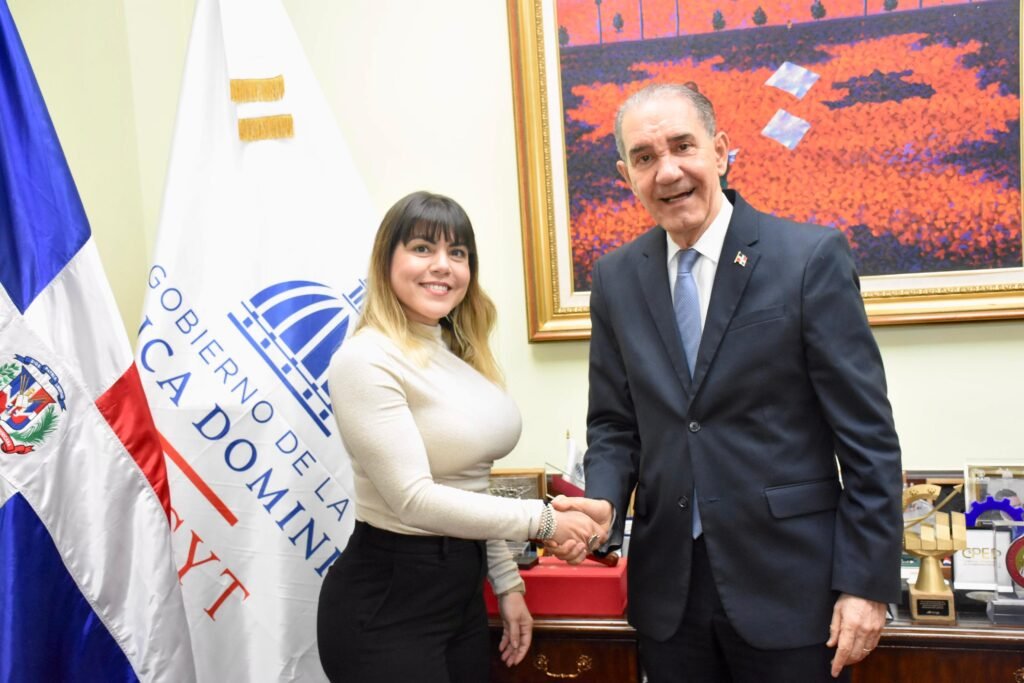 La imagen actual no tiene texto alternativo. El nombre del archivo es: MESCyT-y-Escuela-de-Cine-de-Cataluna-en-Barcelona-Espana-beneficiaran-por-primera-vez-a-22-estudiantes-dominicanos-con-becas-de-estudio-cine-scaled.jpg