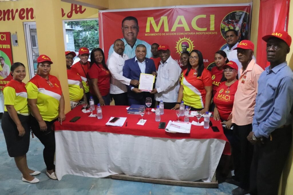 La imagen actual no tiene texto alternativo. El nombre del archivo es: Diputado-y-lideres-comunitarios-de-SDN-impulsan-iniciativa-para-favorecer-a-adultos-mayores.jpg