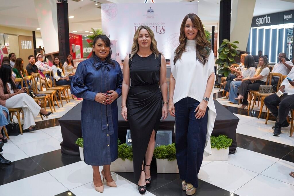 La imagen actual no tiene texto alternativo. El nombre del archivo es: Esther-Castillo-Gloria-Reyes-Miriam-Batista.jpg