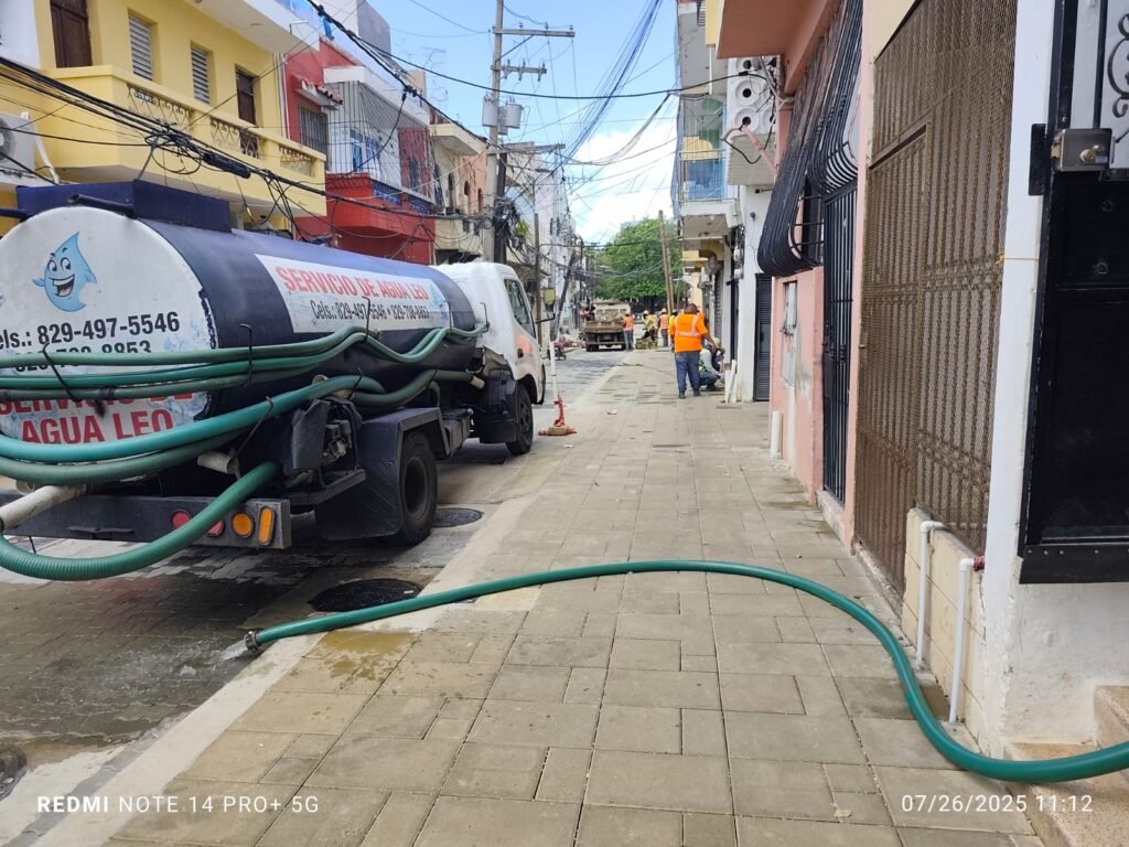 La imagen actual no tiene texto alternativo. El nombre del archivo es: Comerciantes-de-la-Zona-Colonial-denuncian-que-falta-de-agua-potable-los-lleva-a-la-quiebra-piden-la-CAASD-ir-en-su-auxilio.jpeg