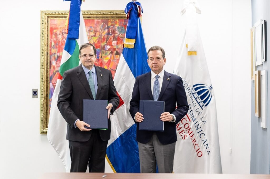 La imagen actual no tiene texto alternativo. El nombre del archivo es: Firma-acuerdo-MICM-BHD.jpg