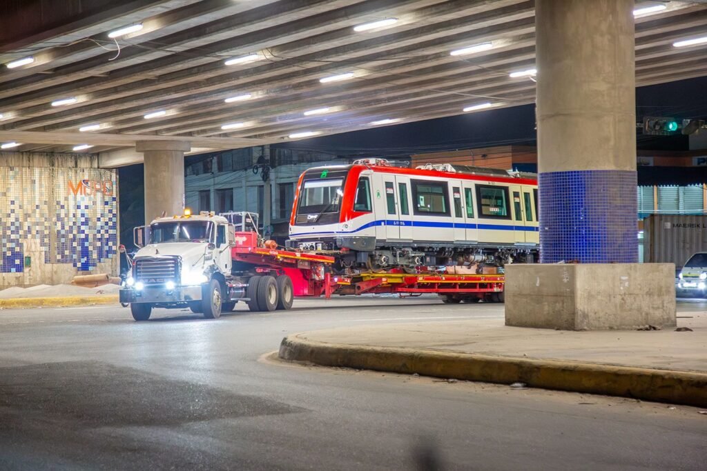 La imagen actual no tiene texto alternativo. El nombre del archivo es: OPRET-recibe-dos-nuevos-trenes-acoplables-para-operar-con-6-vagones-en-el-Metro.jpg