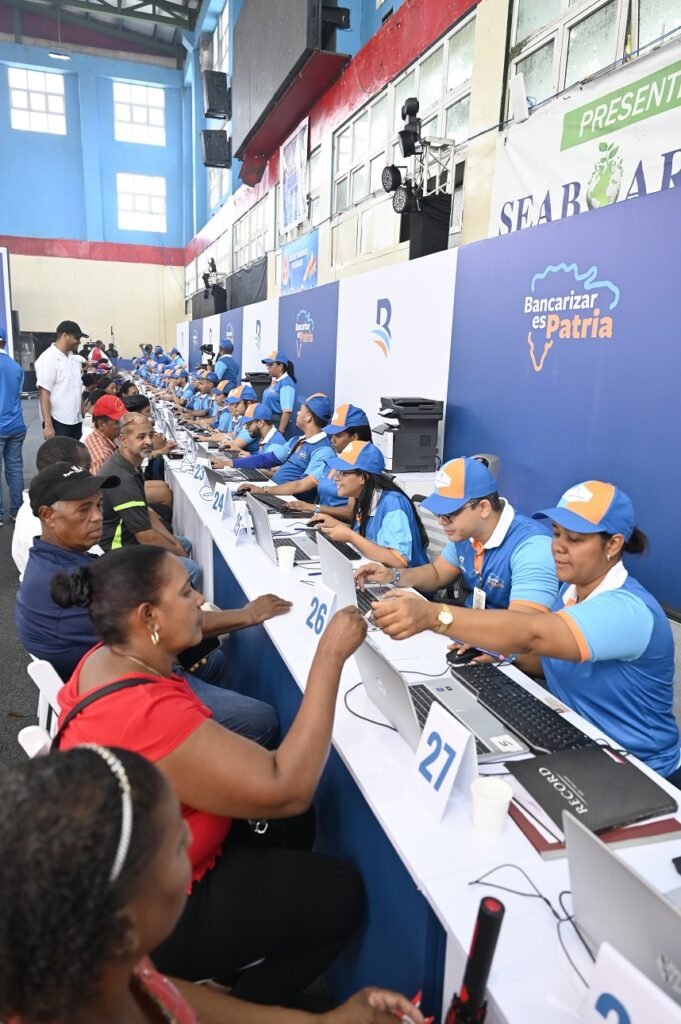 La imagen actual no tiene texto alternativo. El nombre del archivo es: Samuel-Pereyra-juntos-al-alcalde-Santo-Domingo-Este-Dio-Astacio-el-senador-Antonio-Taveras.jpeg