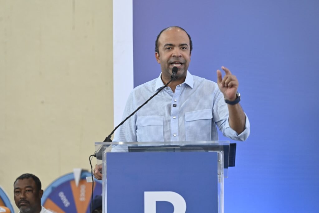 La imagen actual no tiene texto alternativo. El nombre del archivo es: Samuel-Pereyra-juntos-al-alcalde-de-Santo-Domingo-Este-Dio-Astacio-senador-Antonio-Taveras-scaled.jpeg