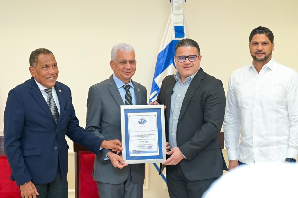 La imagen actual no tiene texto alternativo. El nombre del archivo es: Senado-de-la-Republica-recibe-certificacion-ISO-9001-2015-Gestion-Humana-scaled.jpeg