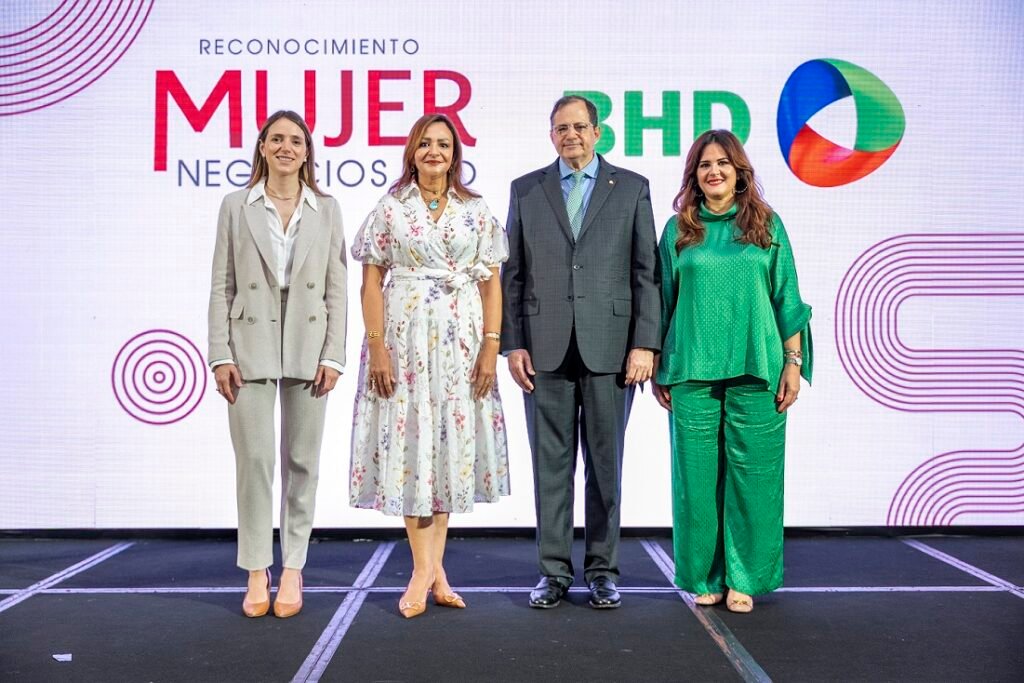 La imagen actual no tiene texto alternativo. El nombre del archivo es: Angela-Samper-Josefina-Gonzalez-Steven-Puig-y-Elizabeth-Rojas.jpg