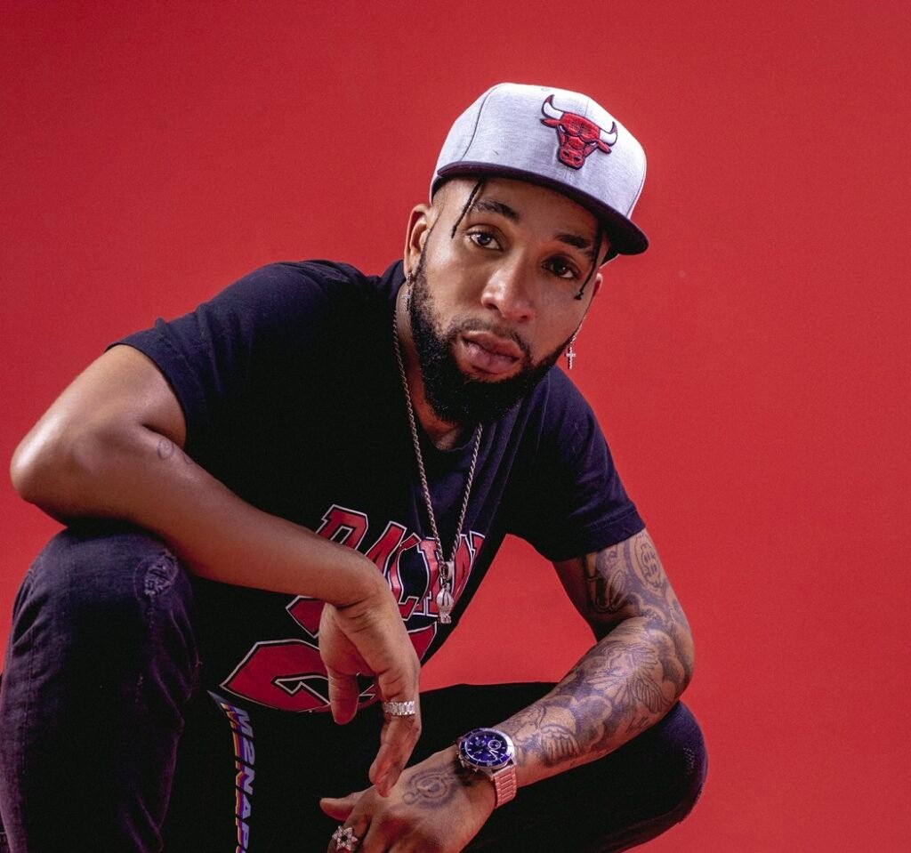 La imagen actual no tiene texto alternativo. El nombre del archivo es: Daboi-Press.jpg