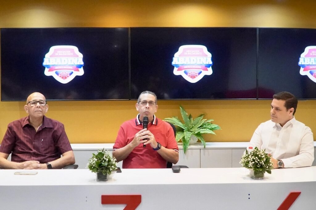 La imagen actual no tiene texto alternativo. El nombre del archivo es: Nelson-Ramirez-Comisionado-del-TBS-Distrito-2025-Diego-Pesqueira-presidente-de-Abadina-y-Gabriel-Armas-ejecutivo-Uepa-Tickets.jpg