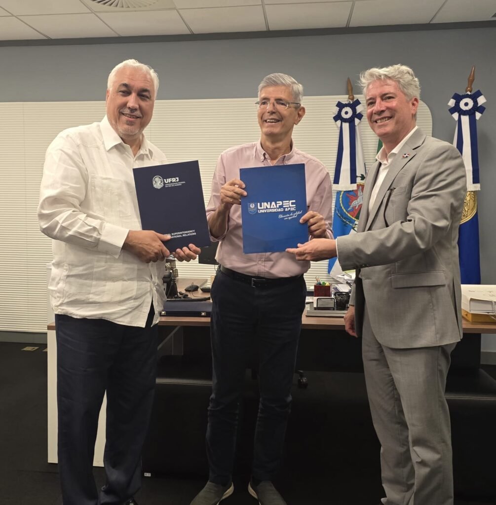 La imagen actual no tiene texto alternativo. El nombre del archivo es: Brasil-y-Republica-Dominicana-estrechan-lazos-con-acuerdo-entre-UNAPEC-y-la-Universidad-Federal-Rio-de-Janeiro.jpg