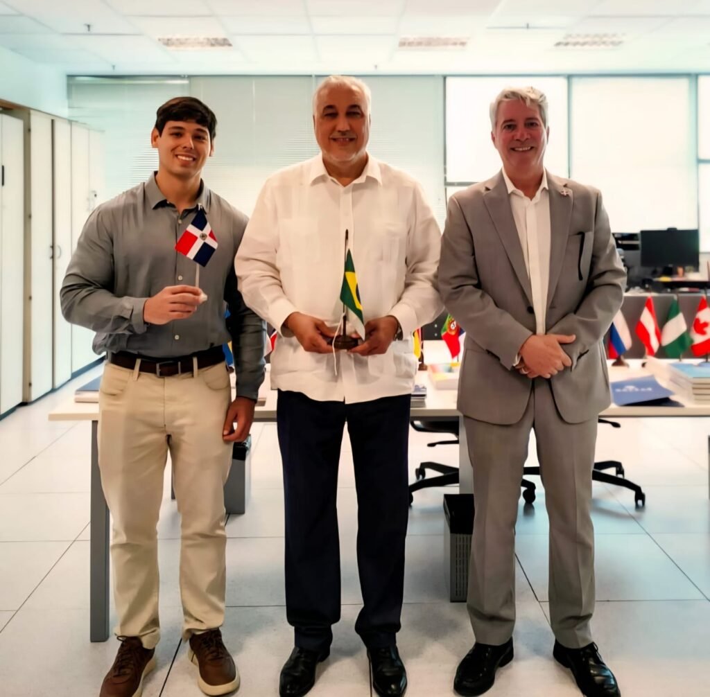 La imagen actual no tiene texto alternativo. El nombre del archivo es: Brasil-y-Republica-Dominicana-estrechan-lazos-con-acuerdo-entre-UNAPEC-y-la-Universidad-Federal-de-Rio-de-Janeiro.jpg