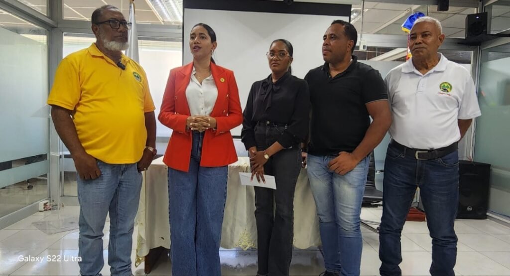 La imagen actual no tiene texto alternativo. El nombre del archivo es: Directivos-de-Coopacrene.jpg