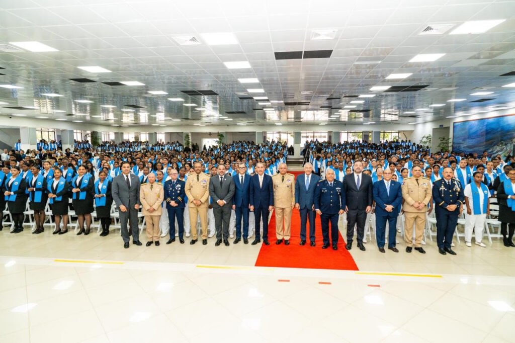 La imagen actual no tiene texto alternativo. El nombre del archivo es: Ministerio-de-Defensa-entrega-al-pais-46799-nuevos-tecnicos-a-traves-de-Escuelas-Vocacionales.jpg