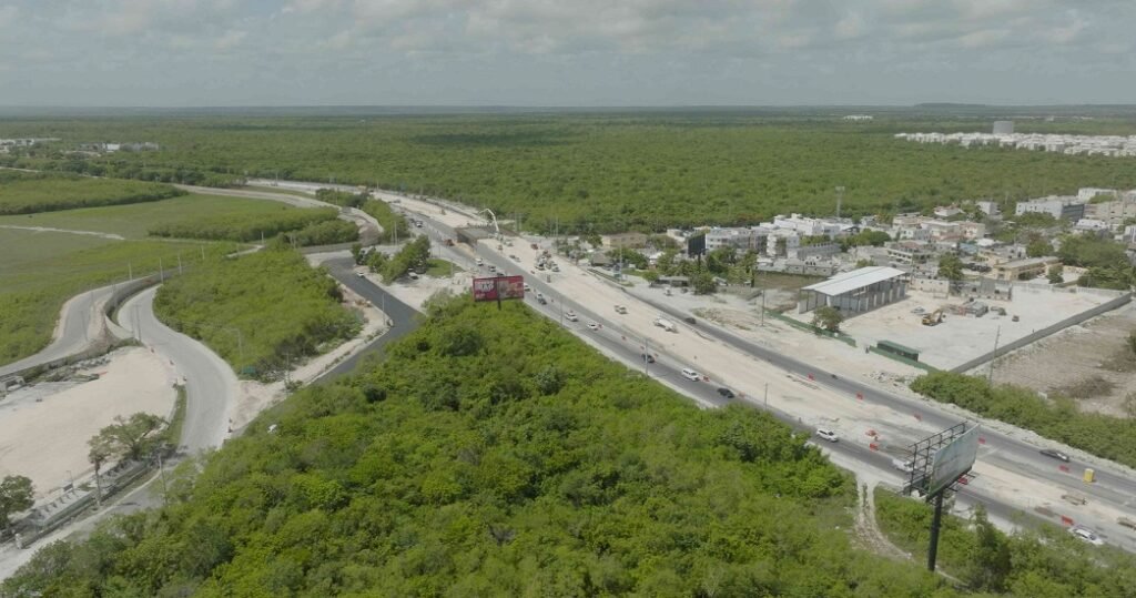 La imagen actual no tiene texto alternativo. El nombre del archivo es: Habilitan-carriles-en-elevado-del-cruce-de-Los-Manantiales-para-facilitar-transito-hacia-Aeropuerto-de-Punta-Can.jpg