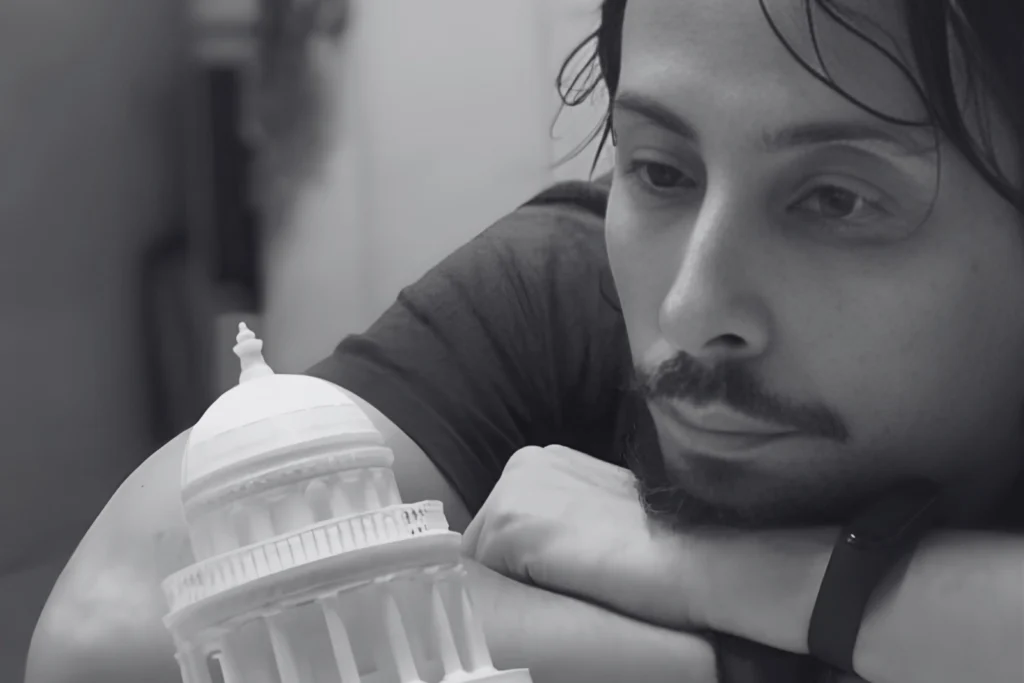 La imagen actual no tiene texto alternativo. El nombre del archivo es: Artista-grafico-cubano-Claudio-Sotolongo.webp