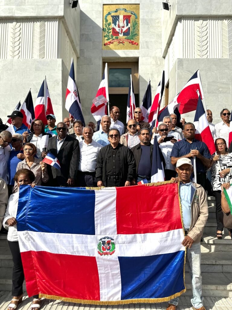 La imagen actual no tiene texto alternativo. El nombre del archivo es: ANPA-realiza-ofrenda-floral-en-el-Altar-de-la-Patria-y-anuncia-marcha-al-Congreso-Nacional-el-27-de-febrero-scaled.jpeg