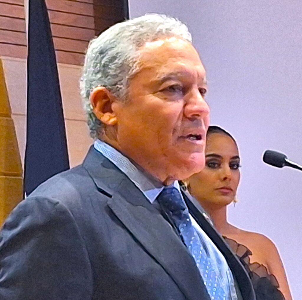 La imagen actual no tiene texto alternativo. El nombre del archivo es: Carlos-A-Finke-B-scaled.jpg