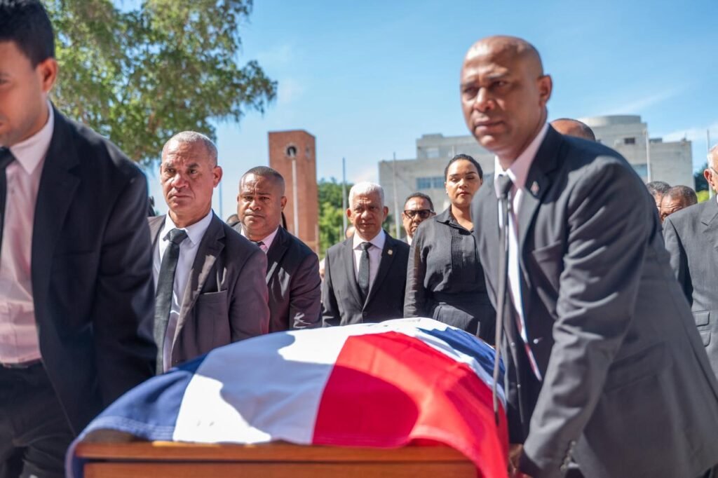 La imagen actual no tiene texto alternativo. El nombre del archivo es: Congreso-Nacional-rinde-tributo-y-ultimo-adios-al-Ingeniero-Ramon-Alburquerque-expresidente-de-la-Camara-Alta.jpeg