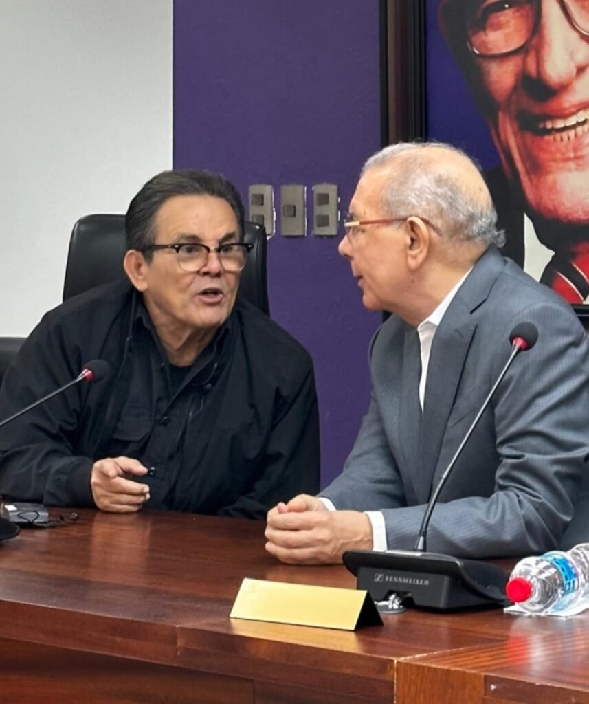 La imagen actual no tiene texto alternativo. El nombre del archivo es: Danilo-Medina-respalda-la-lucha-de-la-ANPA-a-favor-de-los-profesionales-agropecuarios.jpeg