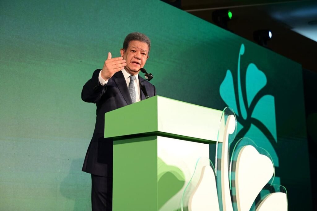 La imagen actual no tiene texto alternativo. El nombre del archivo es: Leonel-acusa-al-PRM-de-quebrar-los-productores-locales-y-advierte-Esta-vez-o-jugamos-todos-o-se-rompe-la-baraja.jpeg