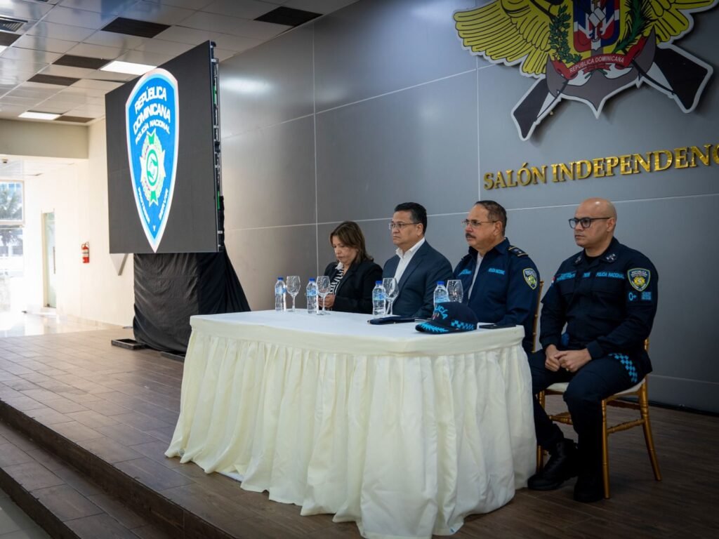 La imagen actual no tiene texto alternativo. El nombre del archivo es: Fortalecen-Nuevo-Modelo-de-Servicio-Policial-con-la-capacitacion-tecnica-de-981-policias.jpg