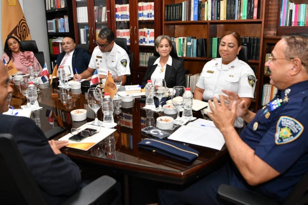 La imagen actual no tiene texto alternativo. El nombre del archivo es: IPES-fortalece-alianza-con-el-IESPEC-para-impulsar-capacitacion-continua-agentes-policiales-1.jpg