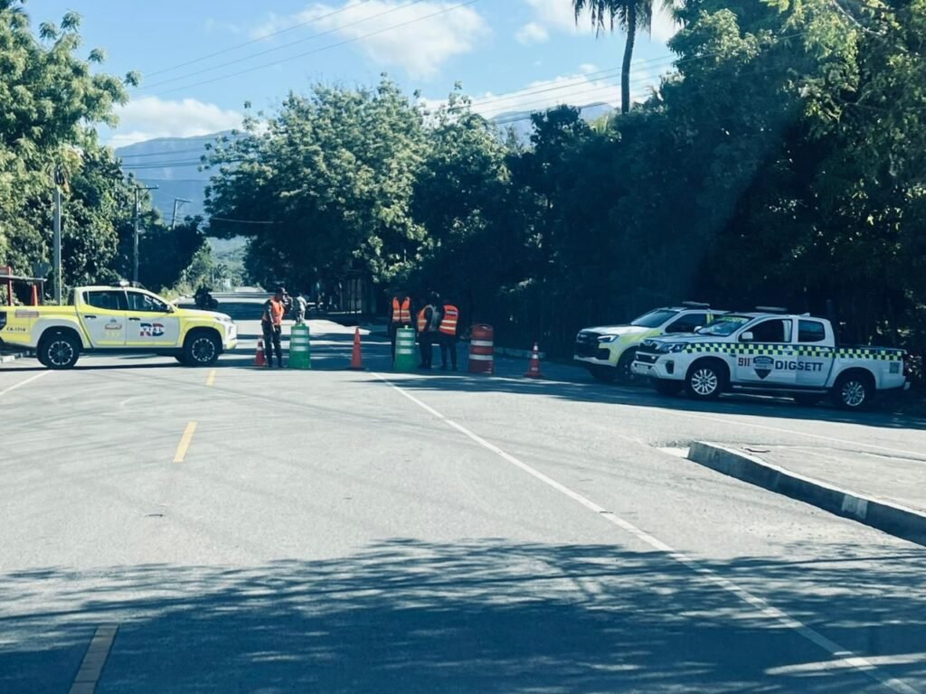 La imagen actual no tiene texto alternativo. El nombre del archivo es: DIGESETT-informa-cierre-parcial-por-derrumbe-en-via-hacia-San-Jose-de-Ocoa-y-establece-rutas-alternas.jpeg