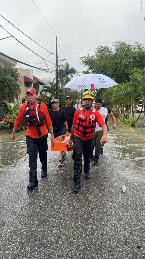 La imagen actual no tiene texto alternativo. El nombre del archivo es: foto-Defensa-Civil-atiende-situaciones-provocadas-por-lluvias.jpg
